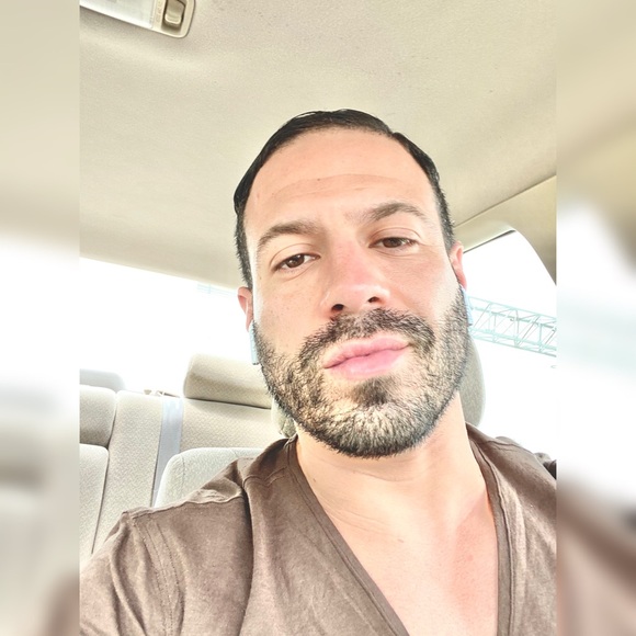 Meet your Posher, Carlos - Picture 1 of 1